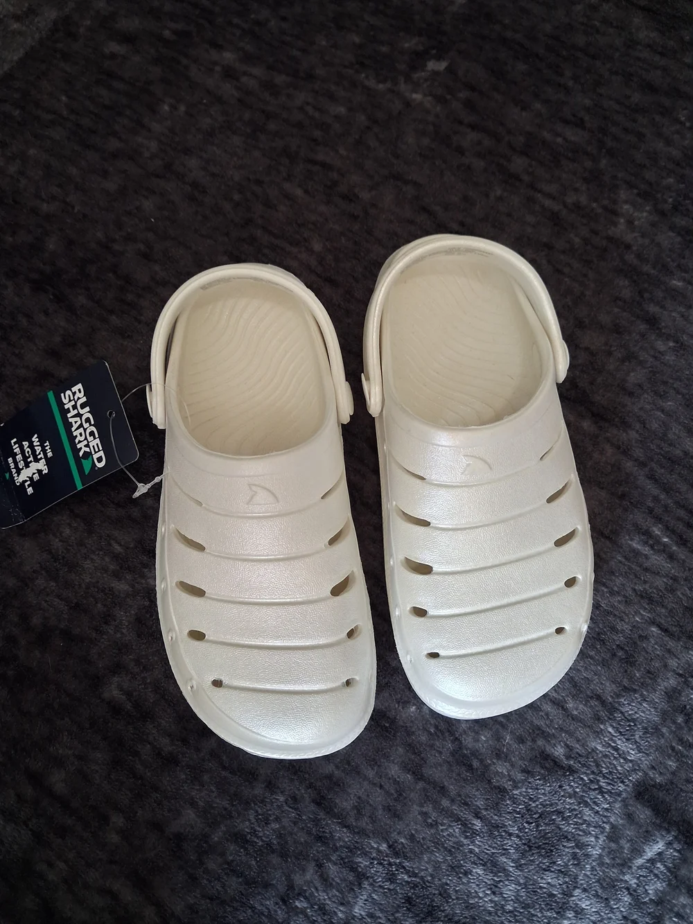 NWT Rugged Shark Pearly White Slip On Clog Shoes Girls Size 11